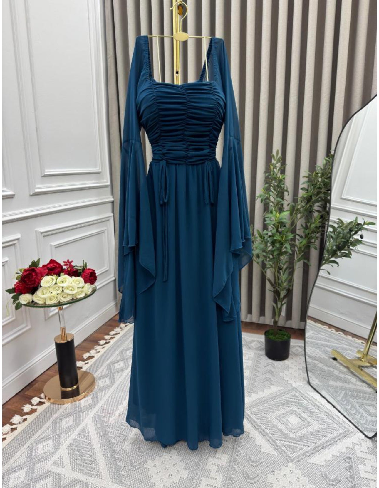 Women's long-sleeved dress