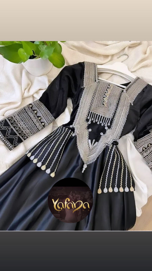 Traditional jalabiya, black