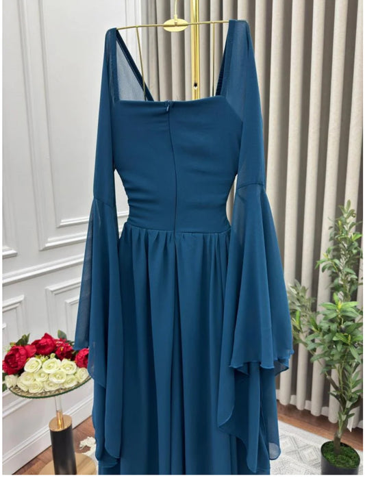 Women's long-sleeved dress